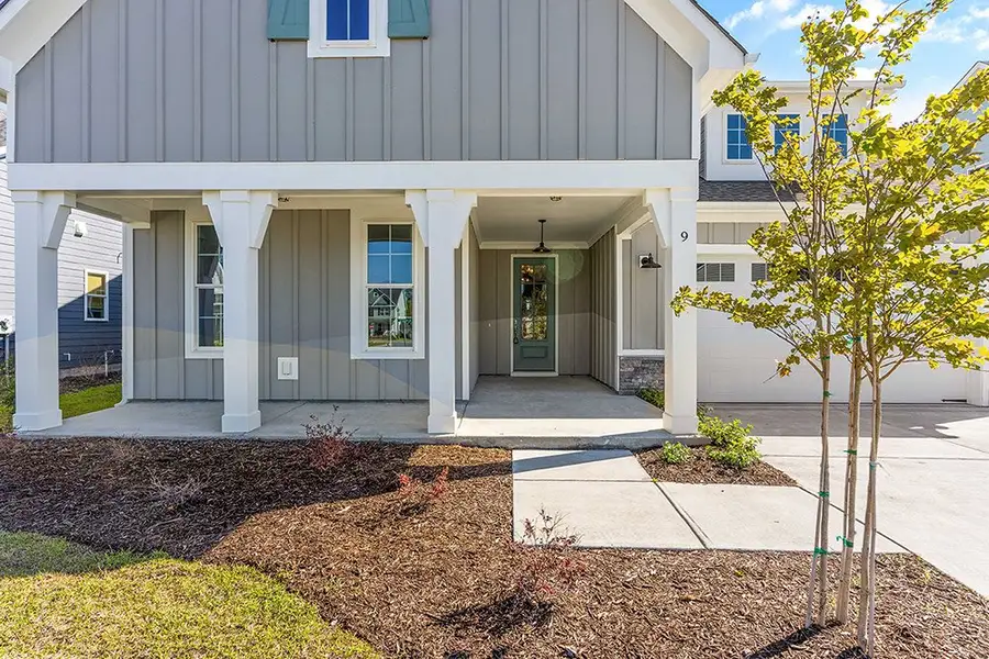 Representative exterior details of a home built from the The Sutton by RobuckHomes in Windwater, Hampstead (Image 3). Representative exterior details of a home built from the The Sutton by RobuckHomes in Windwater, Hampstead (Image 3).