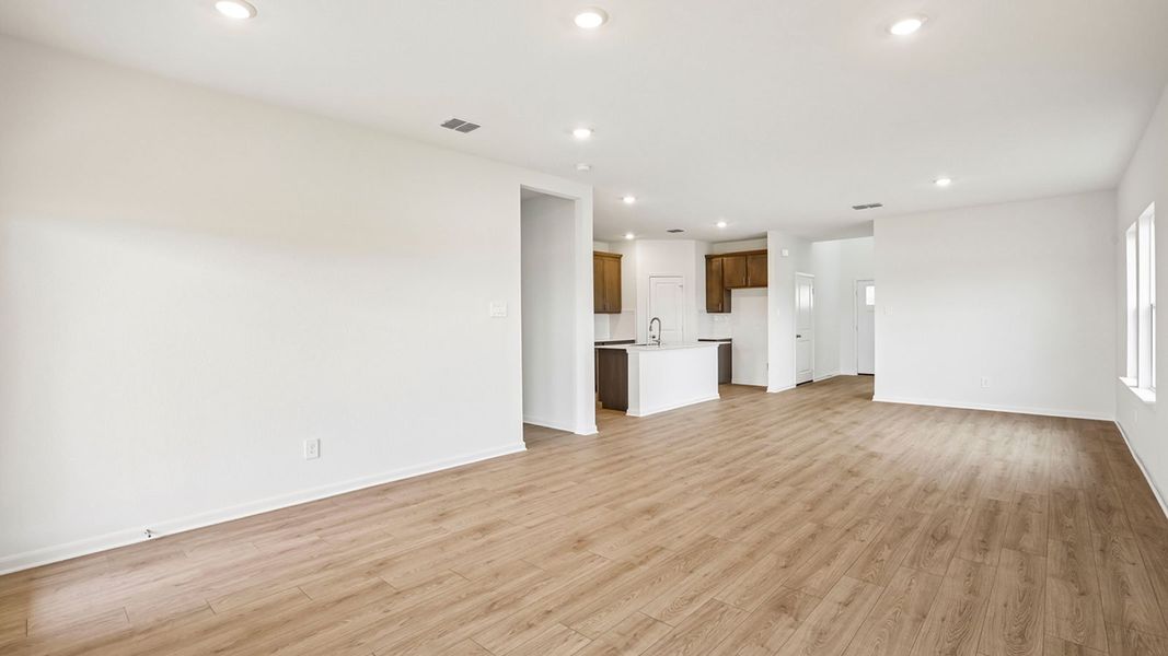 Spacious, unfurnished interior of a new home in Briarwood, Elgin (Image 15).
