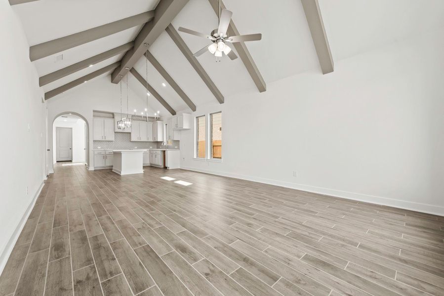 Spacious, unfurnished interior of a new home in Elyson - 40', Katy (Image 13).