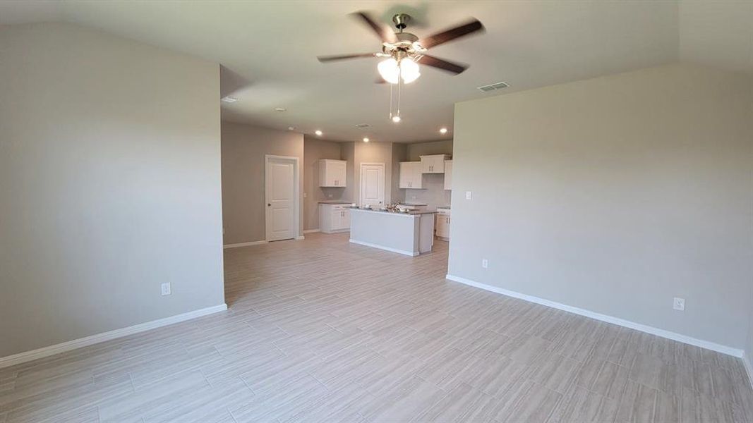 Spacious, unfurnished interior of a new home in Highlands at Chapel Creek, Fort Worth (Image 9). Spacious, unfurnished interior of a new home in Highlands at Chapel Creek, Fort Worth (Image 9).