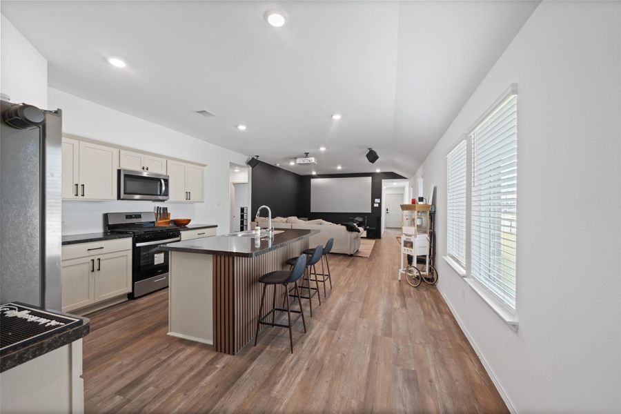 Abundant windows and no neighbors on that side (corner lot) allow for great natural light. Abundant windows and no neighbors on that side (corner lot) allow for great natural light.