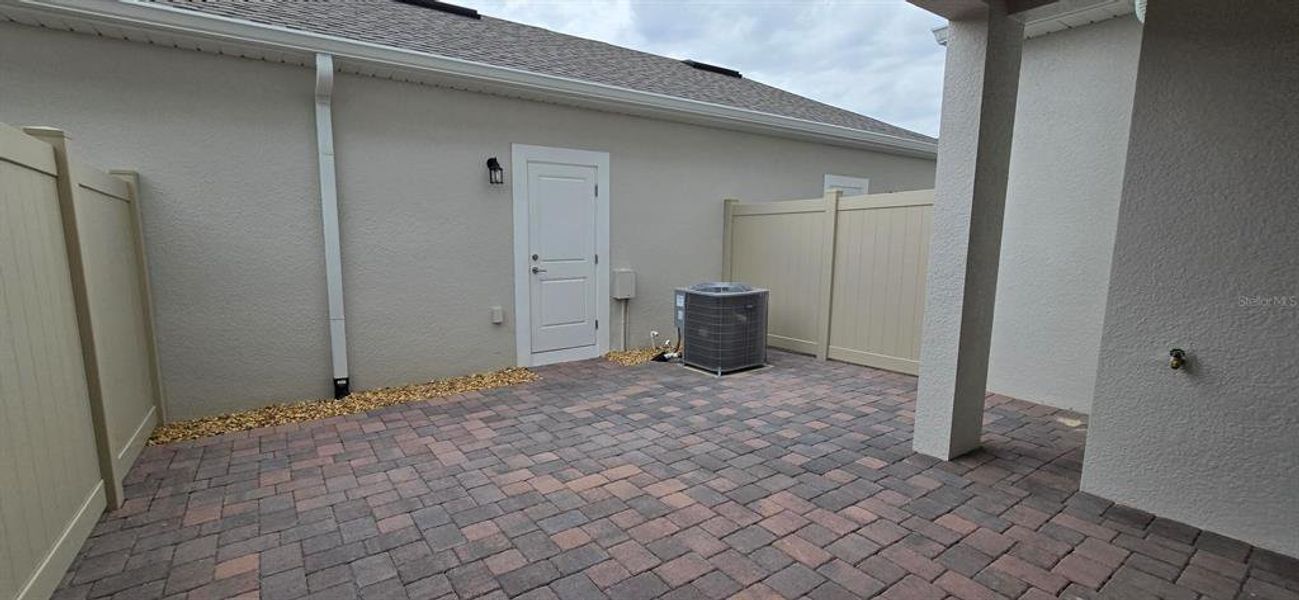Exterior details and patio area of a home in , Winter Garden (Image 19).