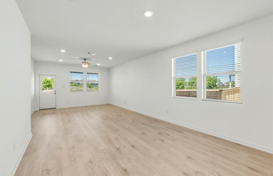 Spacious, unfurnished interior of a new home in Sonterra, Jarrell (Image 14).