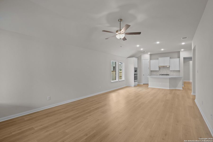 Spacious, unfurnished interior of a new home in Veramendi, New Braunfels (Image 14).