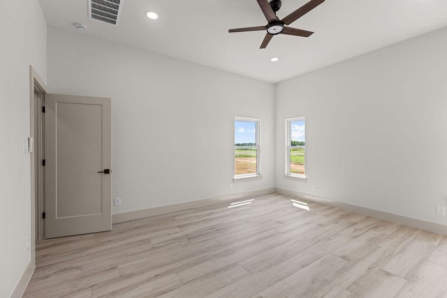 Spacious, unfurnished interior of a new home in , Whitesboro (Image 17).