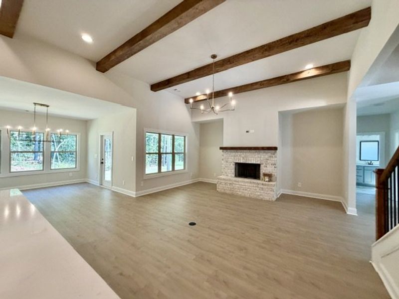 Spacious, unfurnished interior of a new home in Lakefield, Palmetto (Image 6).