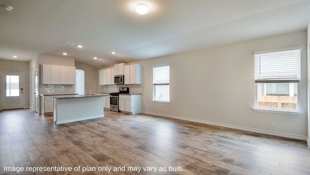 Spacious, unfurnished interior of a new home in Avenida, Converse (Image 11).