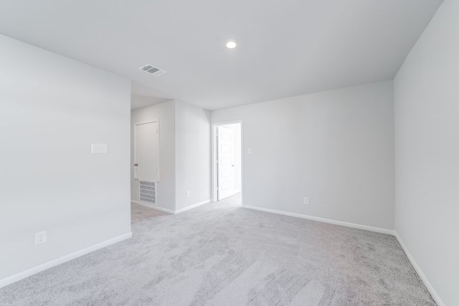 Representative unfurnished interior of a home built from the Jackson by National HomeCorp in Forest Ridge, Edgefield (Image 35).