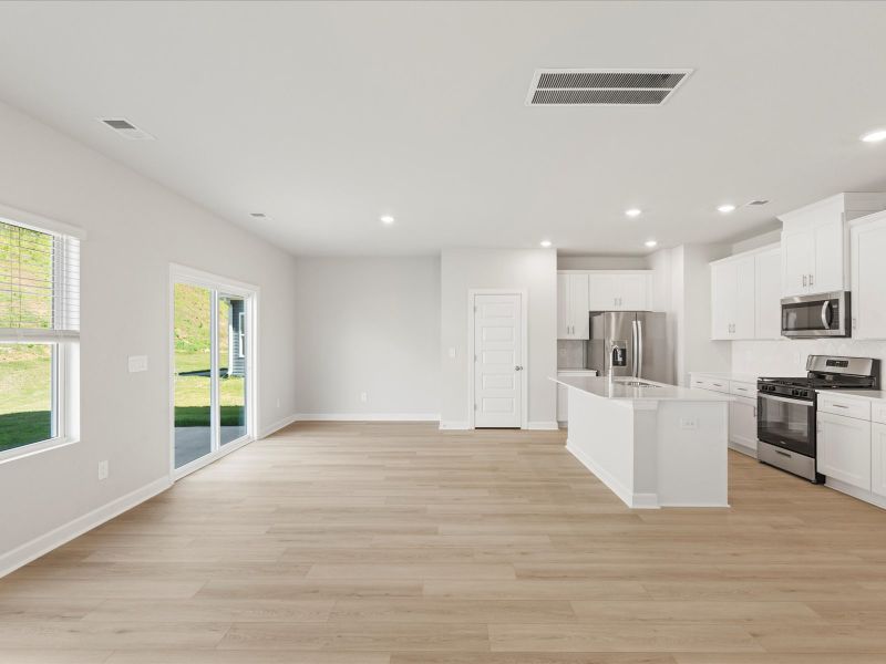 Welcome to the Lennon floorplan at Creek Ridge - Heritage Collection.