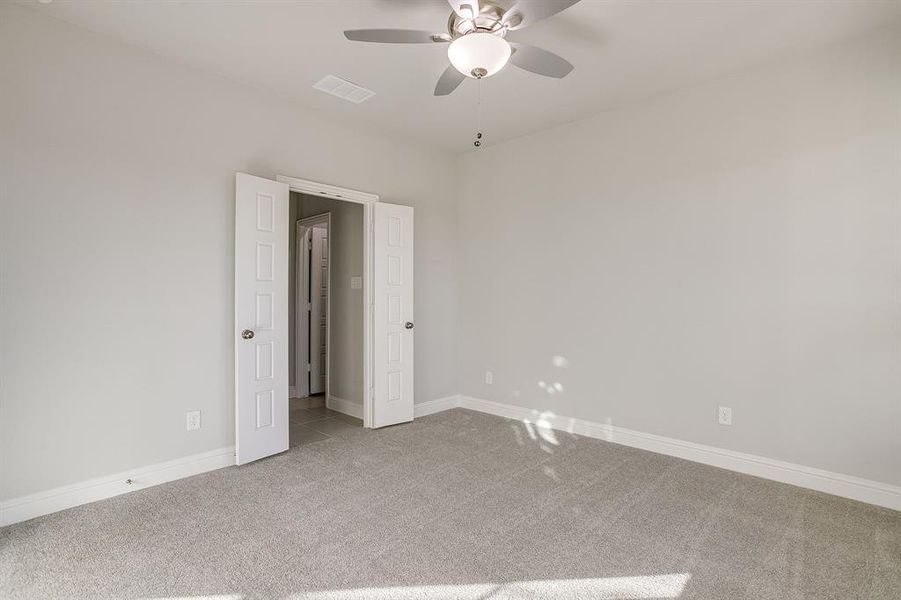 Spacious, unfurnished interior of a new home in Knight's Landing on Eden Road, Arlington (Image 28).