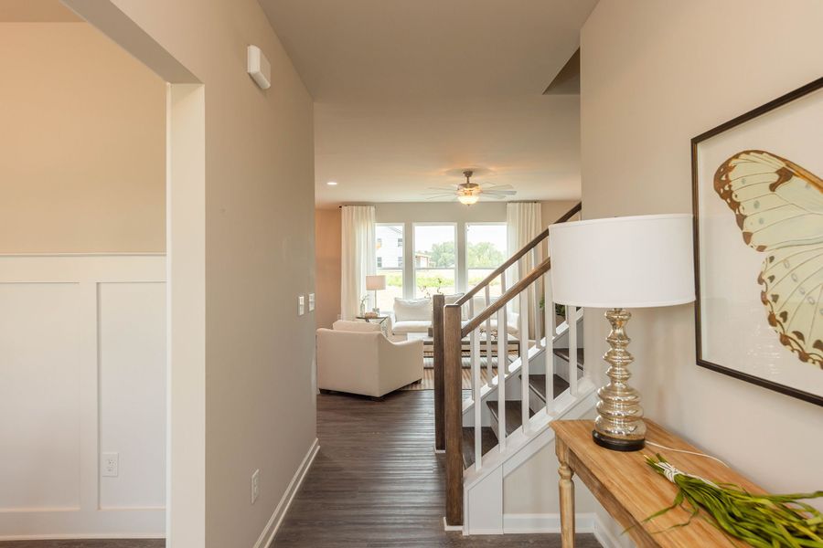 Large foyer with dining:study area