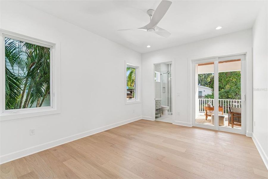 Spacious, unfurnished interior of a new home in , Tampa (Image 78).