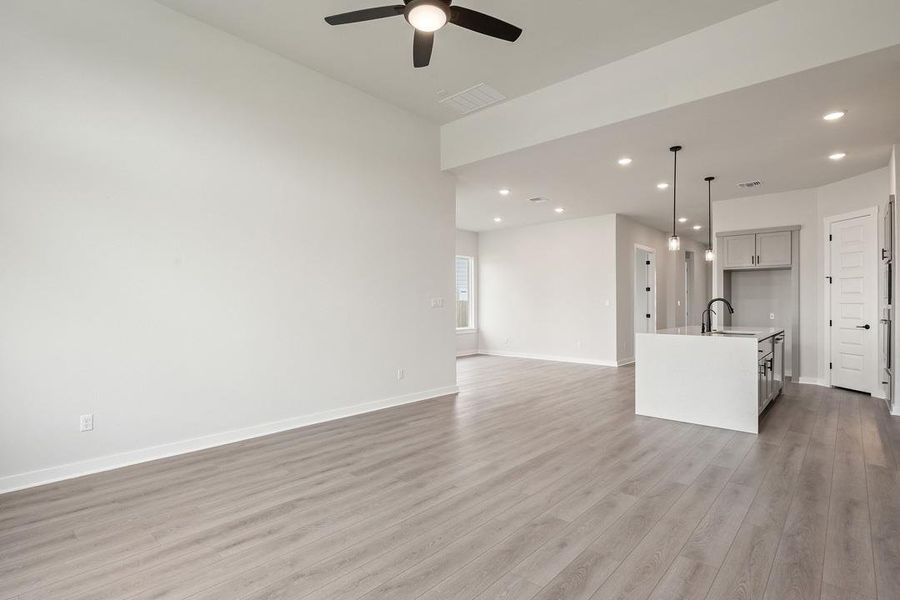 Spacious, unfurnished interior of a new home in Lagos Reserve, Manor (Image 36).