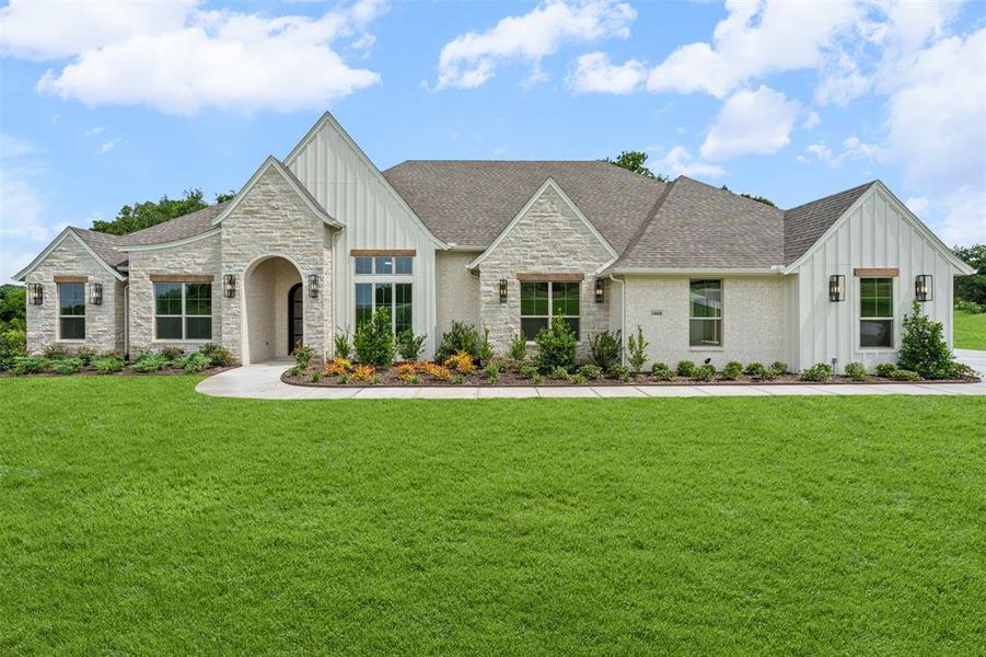 Front exterior of a new home in , Weatherford, TX, highlighting curb appeal (Image 21).