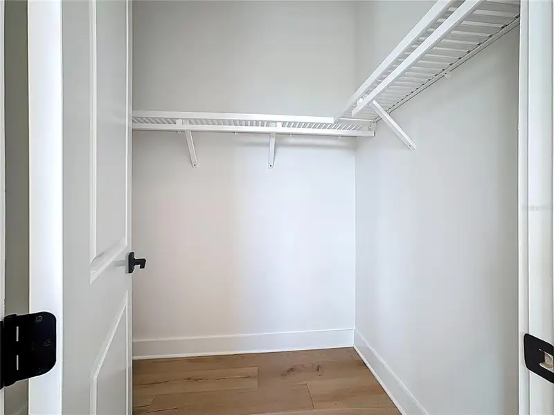 Spacious, unfurnished interior of a new home in , Bradenton (Image 24).