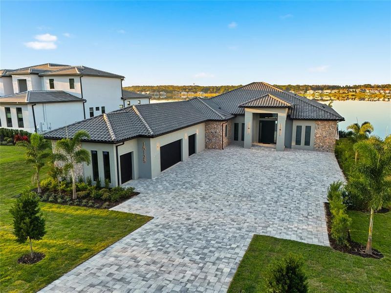 Exterior details and patio area of a home in , Montverde (Image 37).