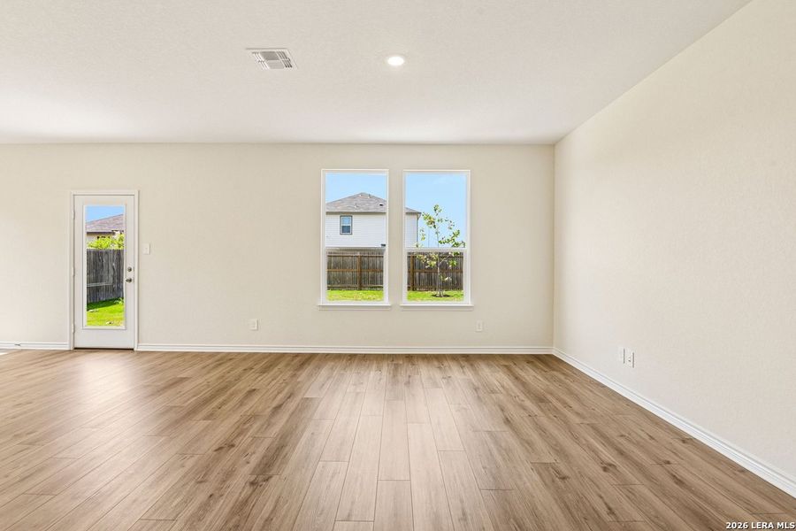 Spacious, unfurnished interior of a new home in Woodside Farms, Seguin (Image 36).