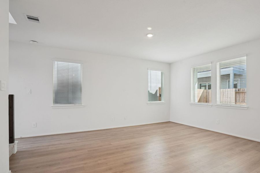 Spacious, unfurnished interior of a new home in Pinewood Trails - City Series, Atascocita (Image 21). Spacious, unfurnished interior of a new home in Pinewood Trails - City Series, Atascocita (Image 21).