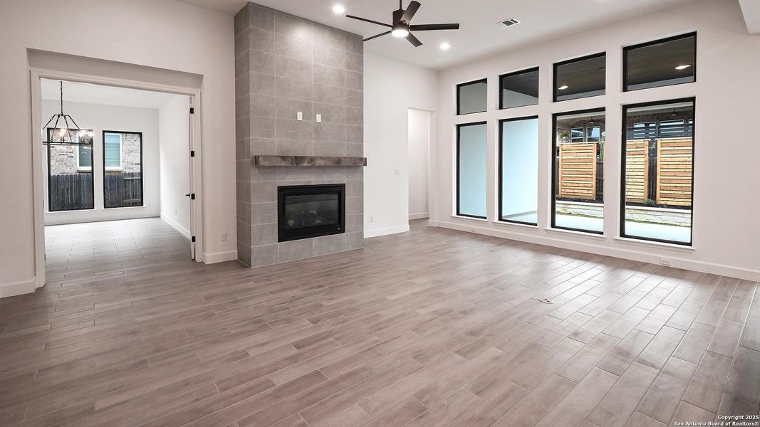 Spacious, unfurnished interior of a new home in Veramendi 60', New Braunfels (Image 22).