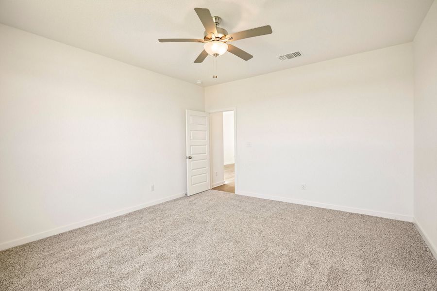 Spacious, unfurnished interior of a new home in Rancho San Gabriel, Georgetown (Image 27).