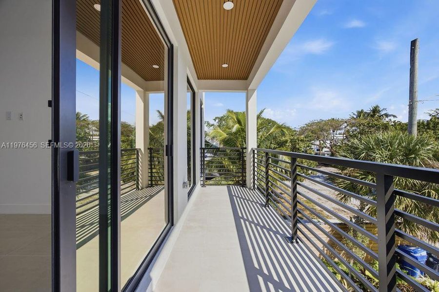 Exterior details and patio area of a home in , Fort Lauderdale (Image 28).