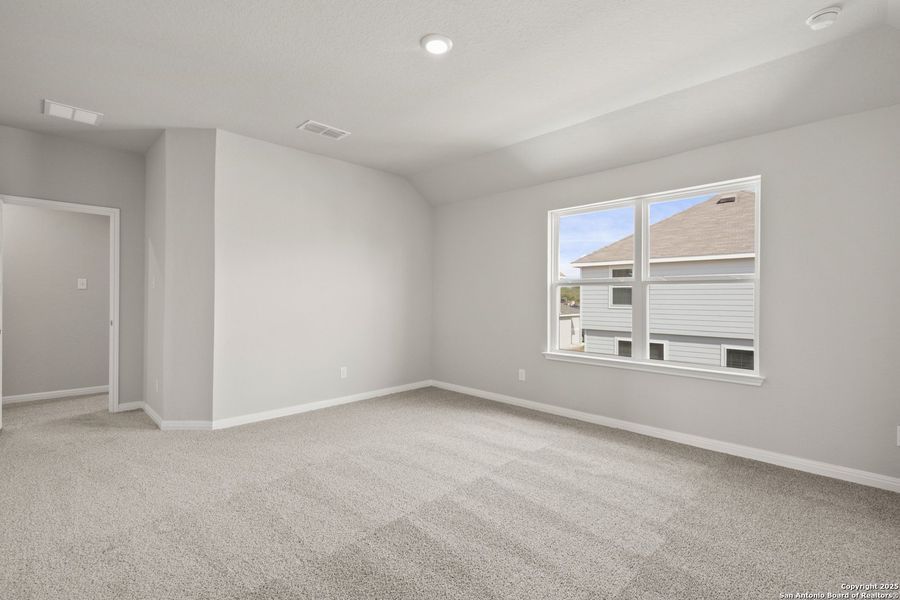 Spacious, unfurnished interior of a new home in Applewhite Meadows, San Antonio (Image 31).