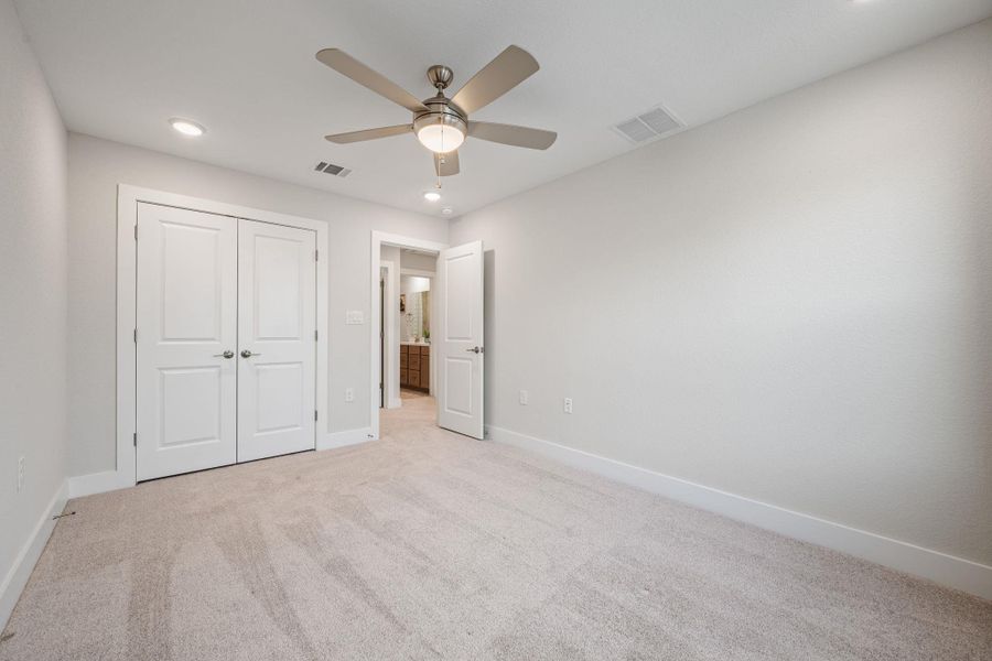 Spacious, unfurnished interior of a new home in Sarah's Creek, Pflugerville (Image 37).