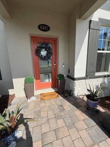 Exterior details and patio area of a home in , Winter Garden (Image 3).