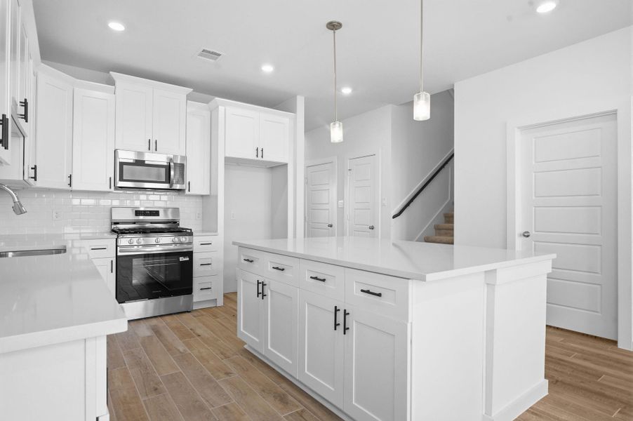 Furnished interior view inside a new home in , Rosharon (Image 10).