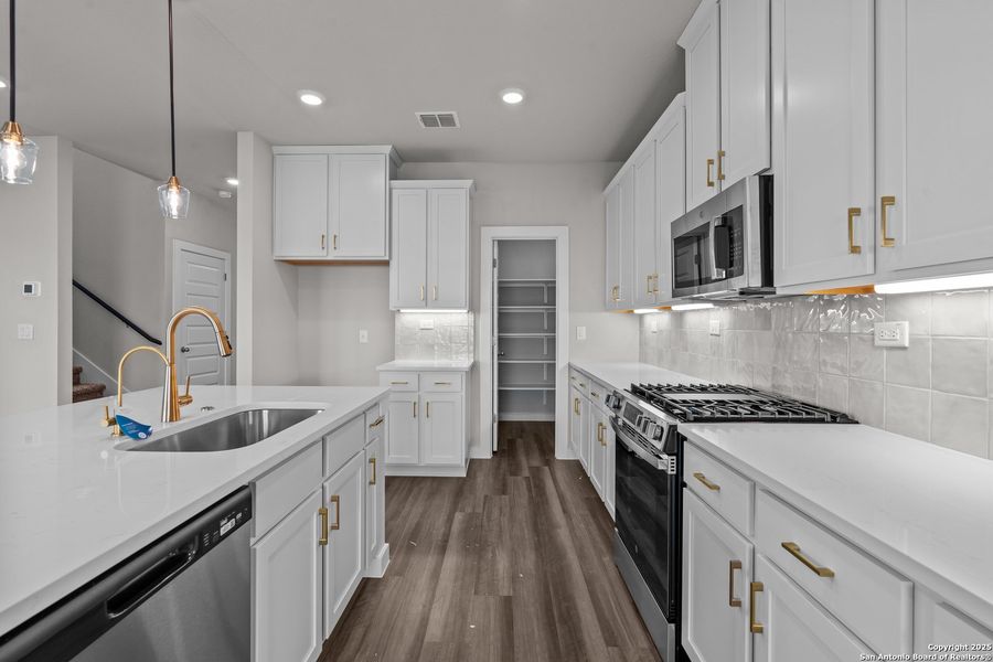 Furnished interior view inside a new home in Weltner Farms 50’s, New Braunfels (Image 35).