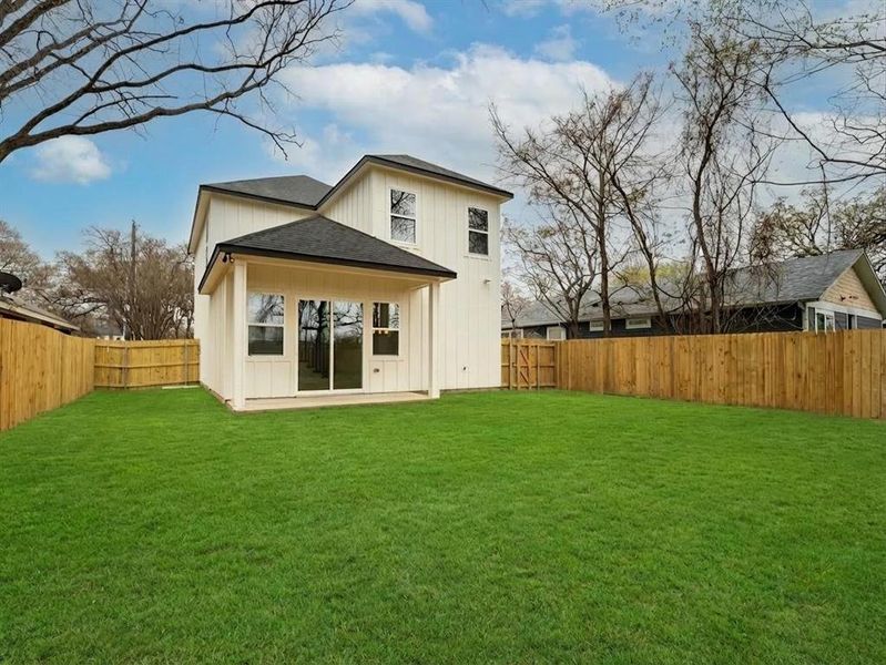 Exterior details and patio area of a home in , Dallas (Image 4).