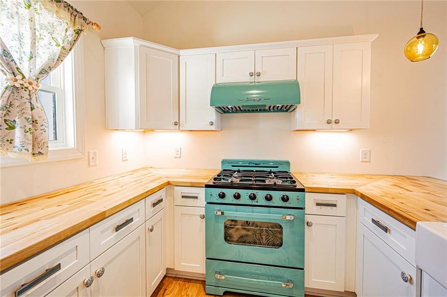 Furnished interior view inside a new home in , Dahlonega (Image 14).