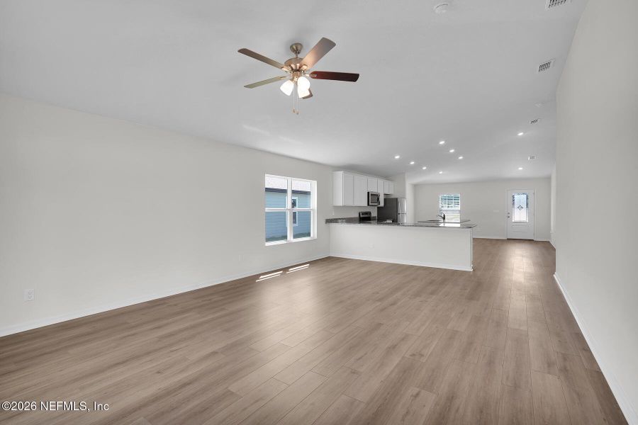 Spacious, unfurnished interior of a new home in Westport Landing, Jacksonville (Image 12).