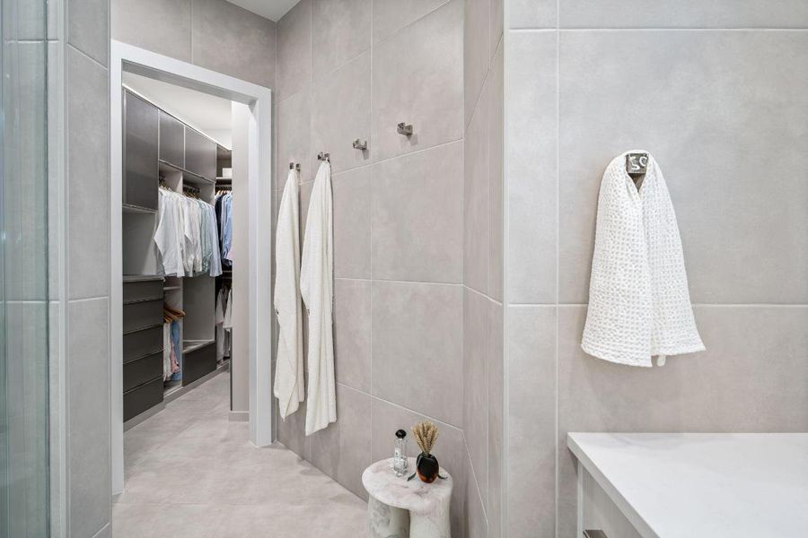 23-web-or-mls-1930_Frosted_Turquoise_Way