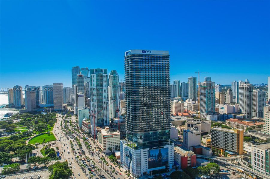Condo located in Miami, FL showcasing its design and architecture (Image 45).