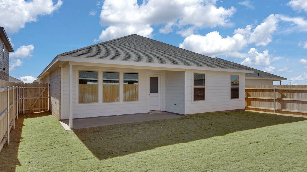 Exterior details and patio area of a home in Viridian, Lubbock (Image 4).