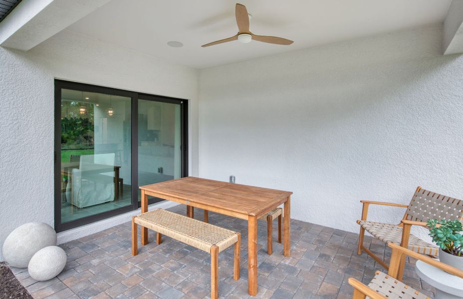 Exterior details and patio area of a home in Caloosa Cove, Labelle (Image 3).