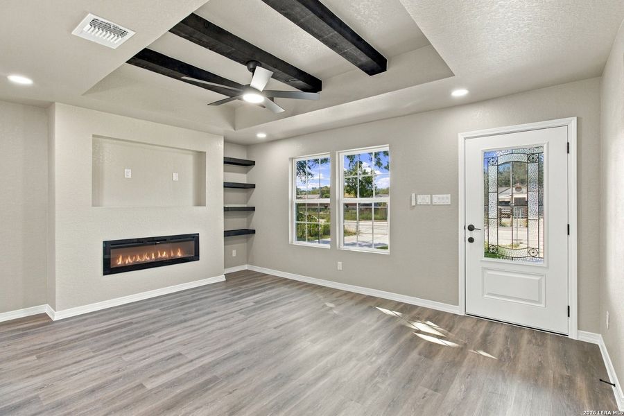Spacious, unfurnished interior of a new home in , San Antonio (Image 9).