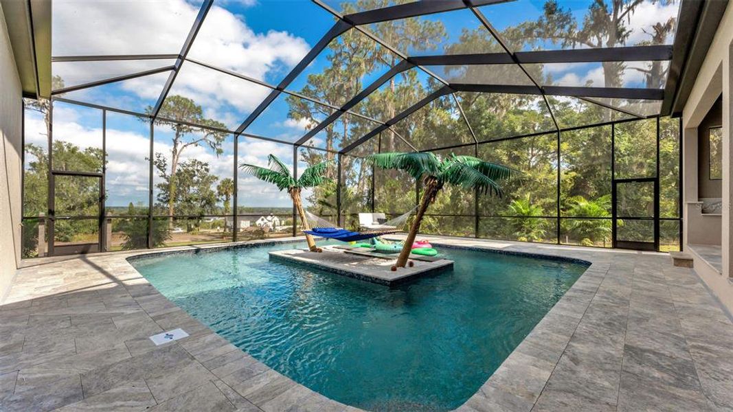 Exterior details and patio area of a home in Delphi Hills, Lakeland (Image 32).