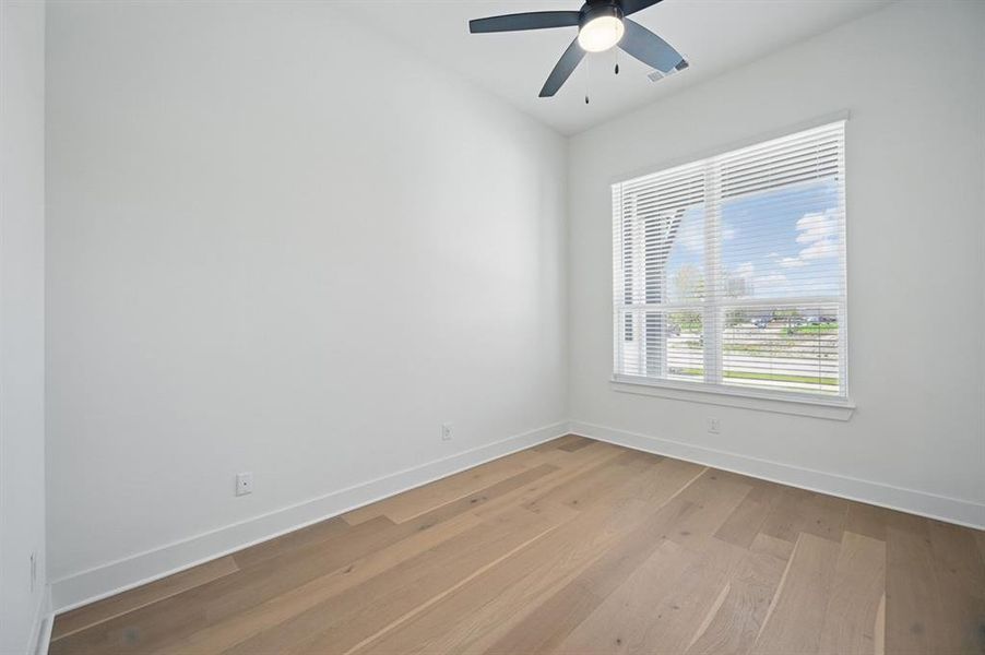 Spacious, unfurnished interior of a new home in Dove Hollow, Waxahachie (Image 20). Spacious, unfurnished interior of a new home in Dove Hollow, Waxahachie (Image 20).