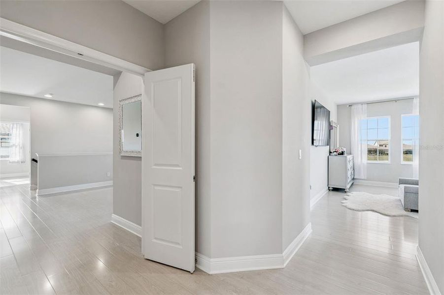 Spacious, unfurnished interior of a new home in Mirada, San Antonio (Image 23).