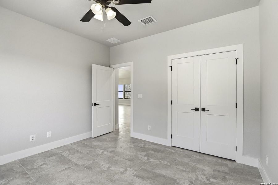 Spacious, unfurnished interior of a new home in , Canyon Lake (Image 13).