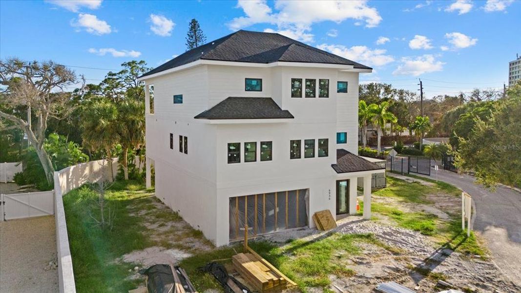 Exterior details and patio area of a home in , Sarasota (Image 4).
