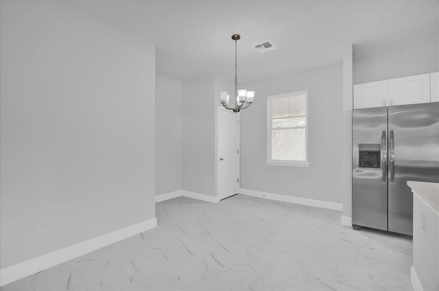 Spacious, unfurnished interior of a new home in , Casselberry (Image 8).