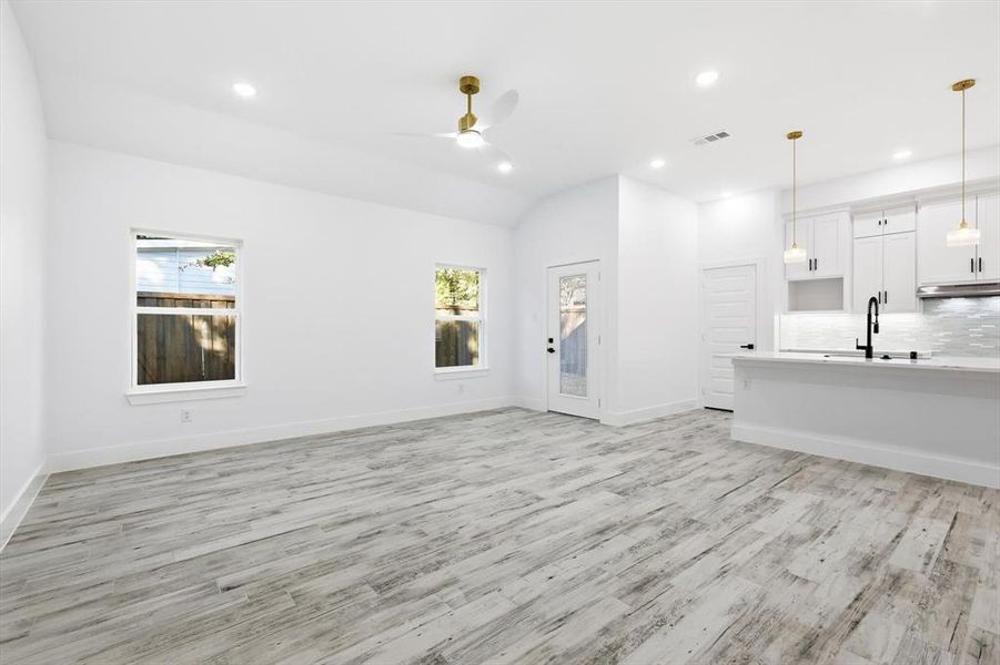 Spacious, unfurnished interior of a new home in , Gun Barrel City (Image 13).