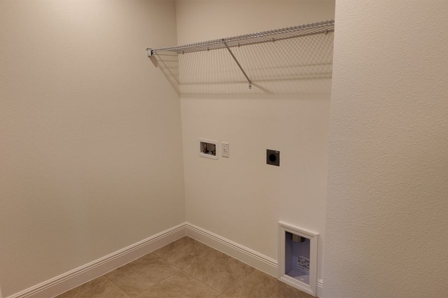 Spacious, unfurnished interior of a new home in Trinity Lakes, Groveland (Image 18). Spacious, unfurnished interior of a new home in Trinity Lakes, Groveland (Image 18).