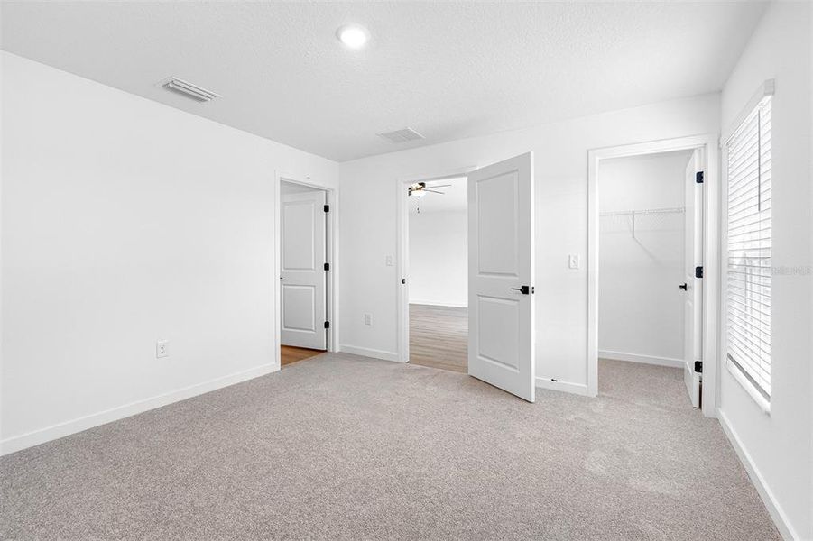 Spacious, unfurnished interior of a new home in Trilby Crossing, Brooksville (Image 10).
