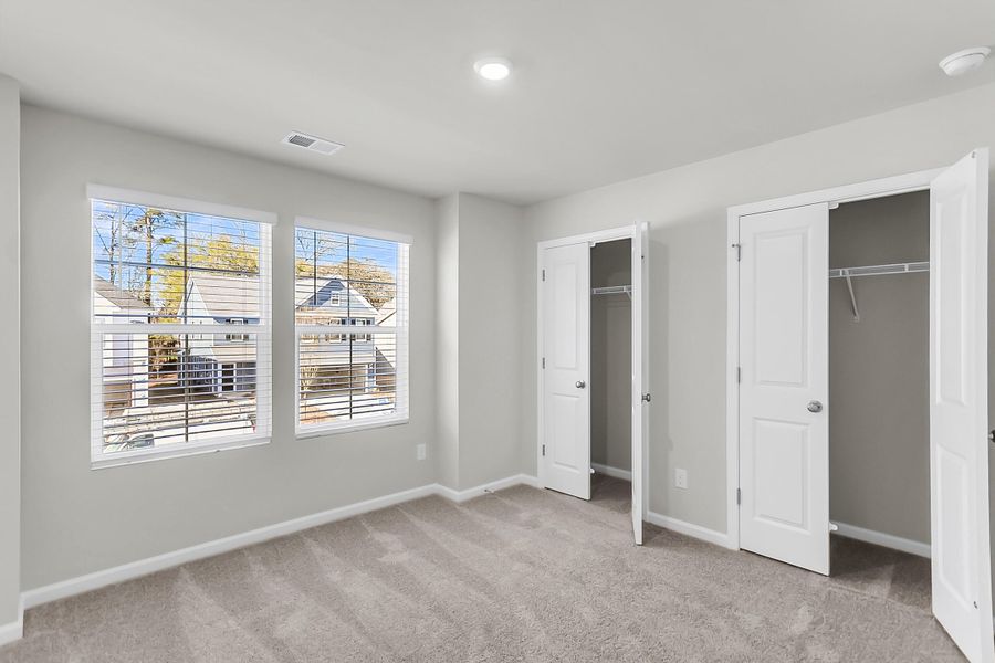 Spacious, unfurnished interior of a new home in Six Oaks, Summerville (Image 26).