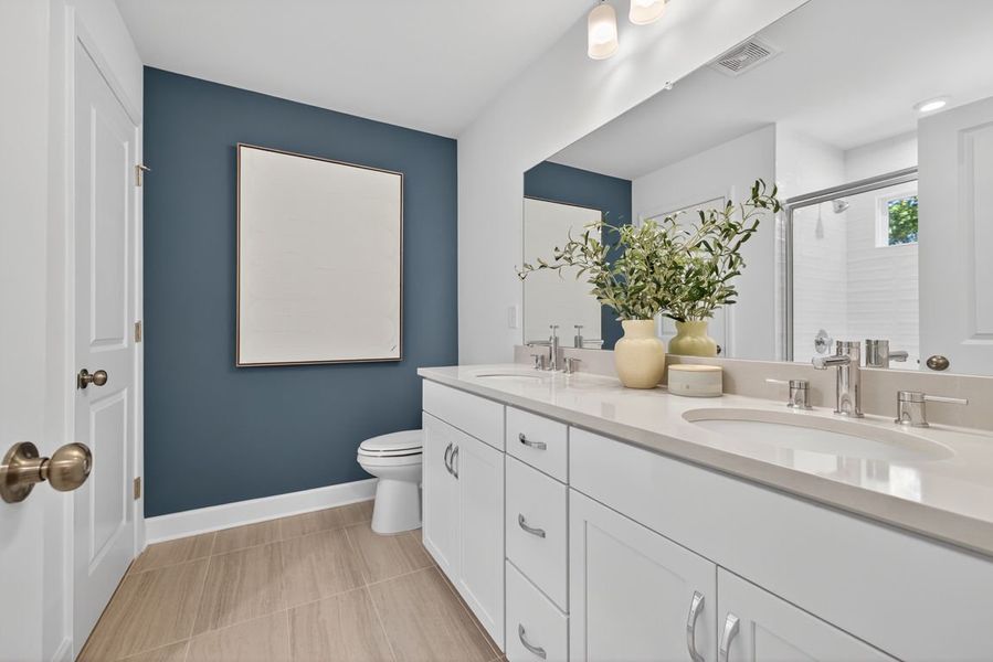 Representative furnished interior of a home built from the Hampton by Pulte Homes in Watermist at Mirror Lake, Villa Rica (Image 6).