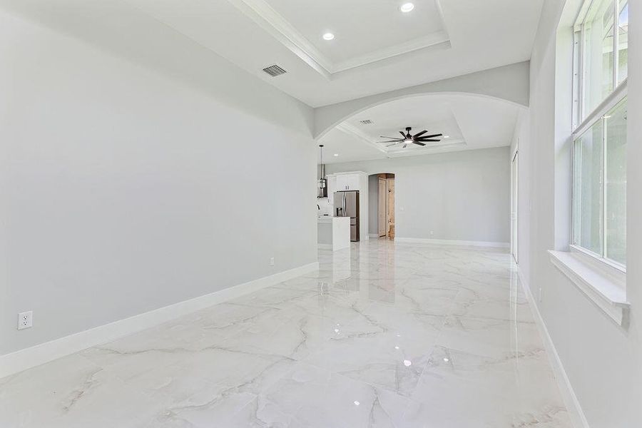 5DM40236_37_38_39_40Interior01